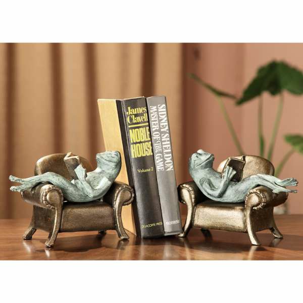 Frogs Reading On Sofa Bookends